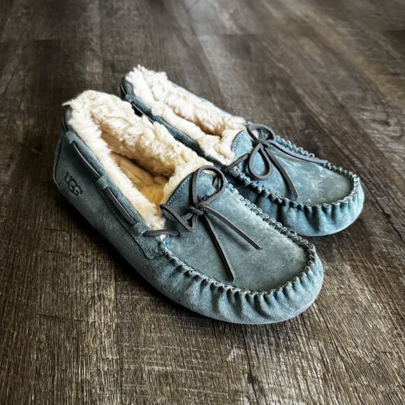 Ugg Dakota Slippers Size 7 Woman’s Sky Blue in Great Condition - Picture 1 of 4